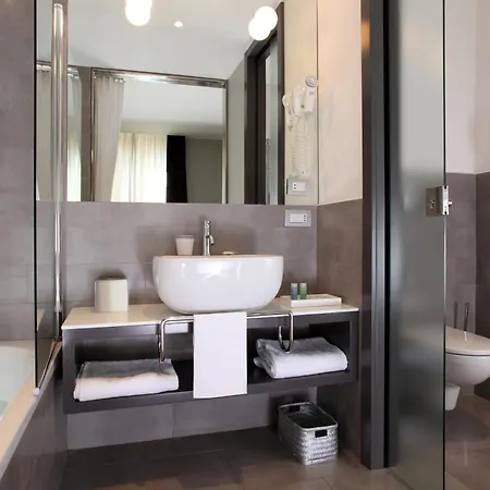 Adriano Rooftop Hotell 4*