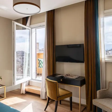 Adriano Rooftop Hotell 4*