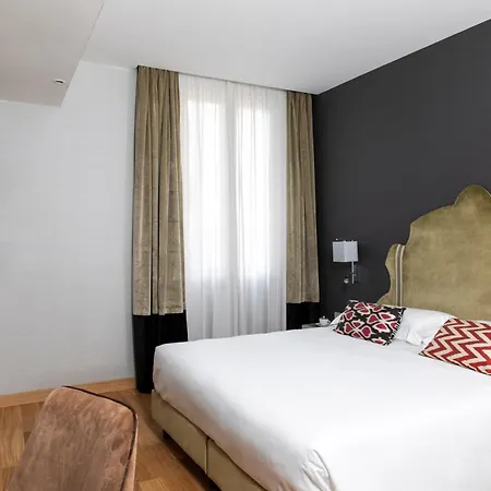 Hotell Adriano Rooftop 4*