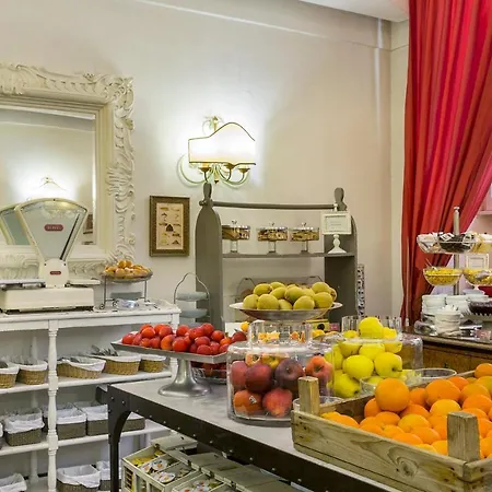 Hotel Adriano 3*