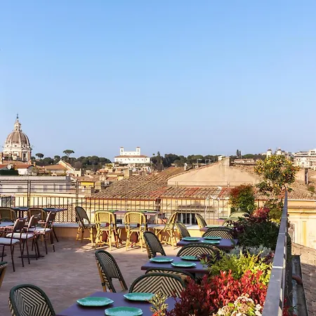 Отель Adriano Rooftop 4*