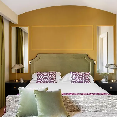 Отель Adriano Rooftop 4*