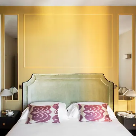 Отель Adriano Rooftop 4*