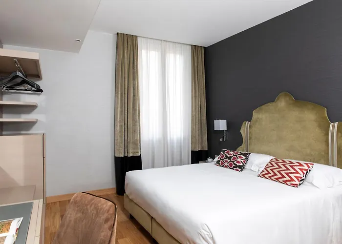 Hotell Adriano Rooftop 4*